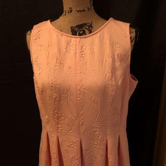 Dress - Picture 2 of 4